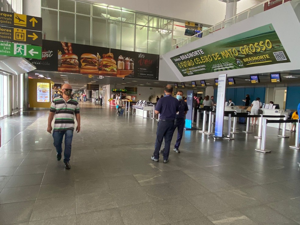 Nas reas pblicas do aeroporto, uso da mscara  recomendado.  Foto: Carla Salentim/TV Centro Amrica