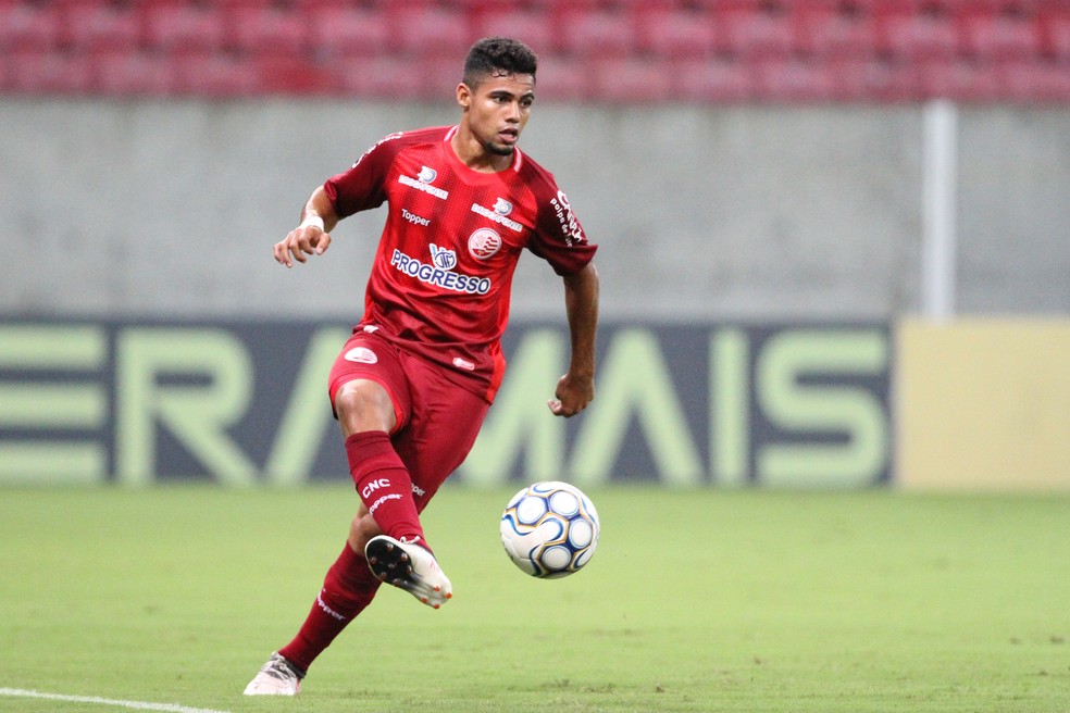 Nautico Anuncia Retorno Do Lateral Bryan Que Fica No Clube Ate 2021 Nautico Ge