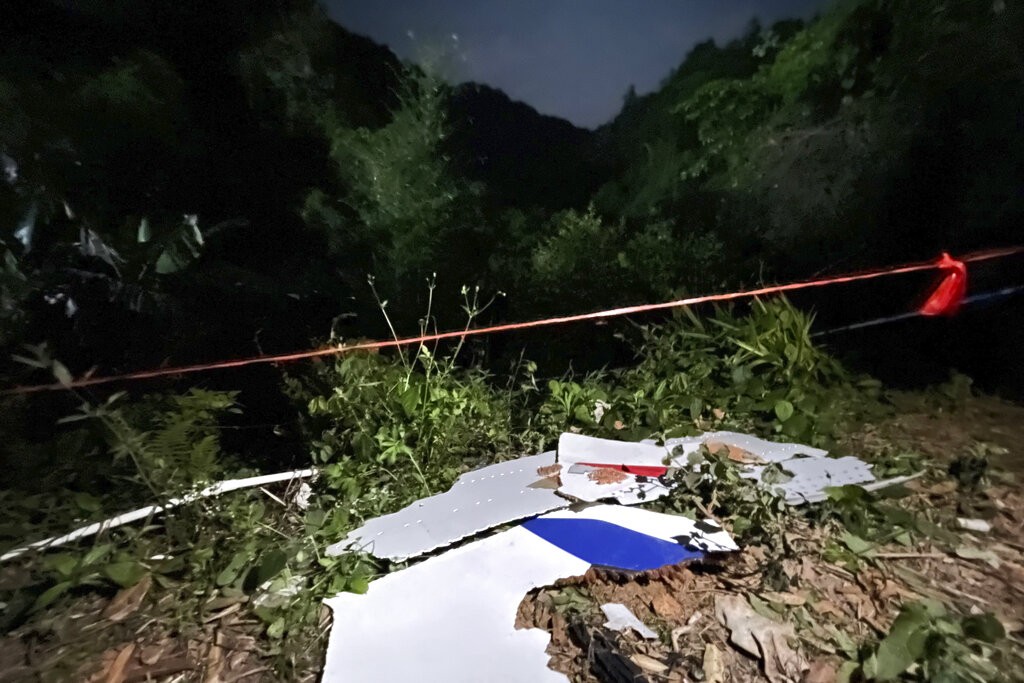 Caixa-preta de avião que caiu na China é encontrada