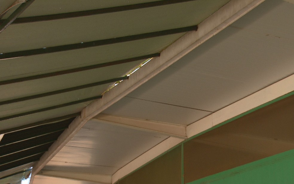 Toldo de barraca na Feira da Torre de TV, em Brasília (Foto: TV Globo/Reprodução)