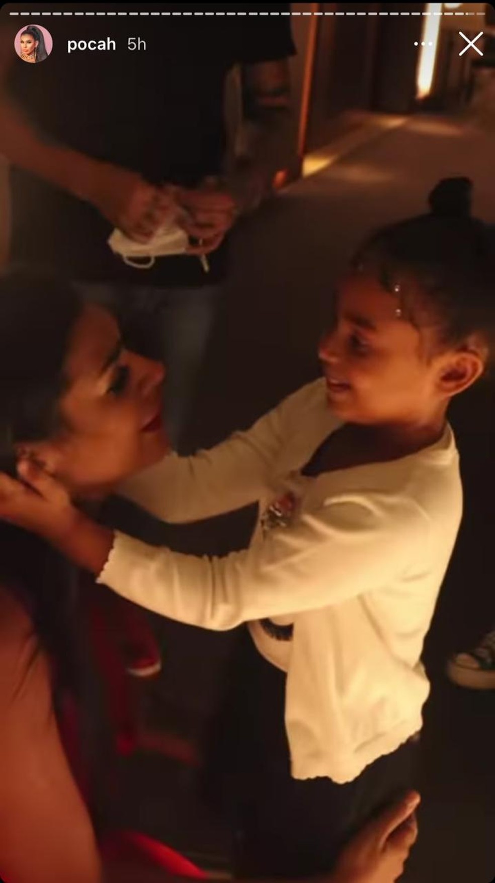 O emocionante reencontro de Pocah e da filha, Vitória — Foto: TV Globo