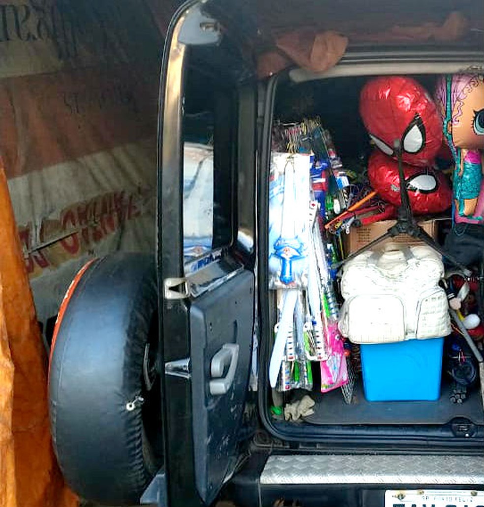 Segundo a polícia, suspeito viajava por várias cidades para vender bexigas em festas populares — Foto: Polícia Civil/Divulgação