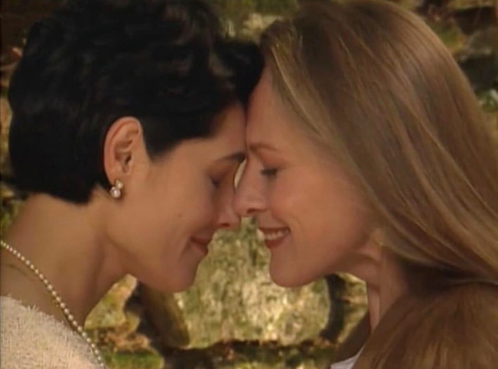 Estela e Diná eram irmãos e tinham telepatia em relação à outra — Foto: Globo
