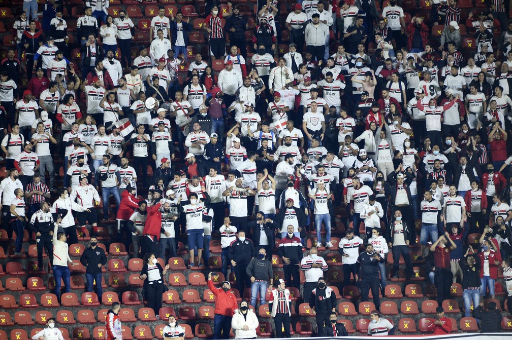 Torcida do São Paulo em clássico contra o Santos — Foto: Marcos Ribolli