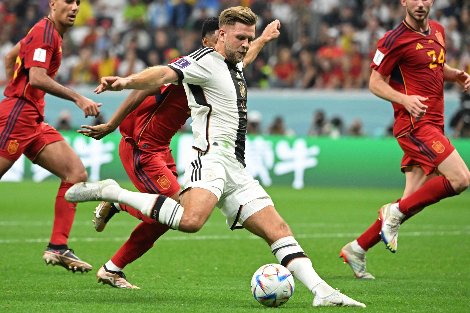 Niclas Fullkrug empata para a Alemanha — Foto: INA FASSBENDER/AFP