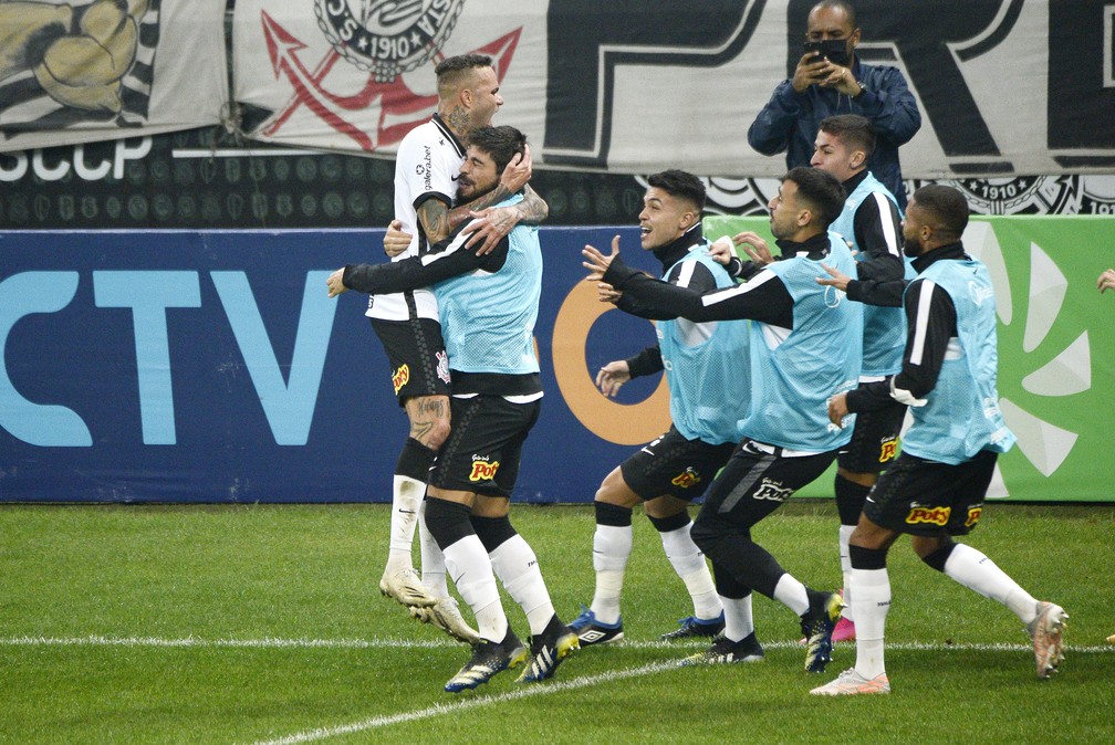 Luan comemora gol do Corinthians no último Majestoso em Itaquera, em maio — Foto: Marcos Ribolli