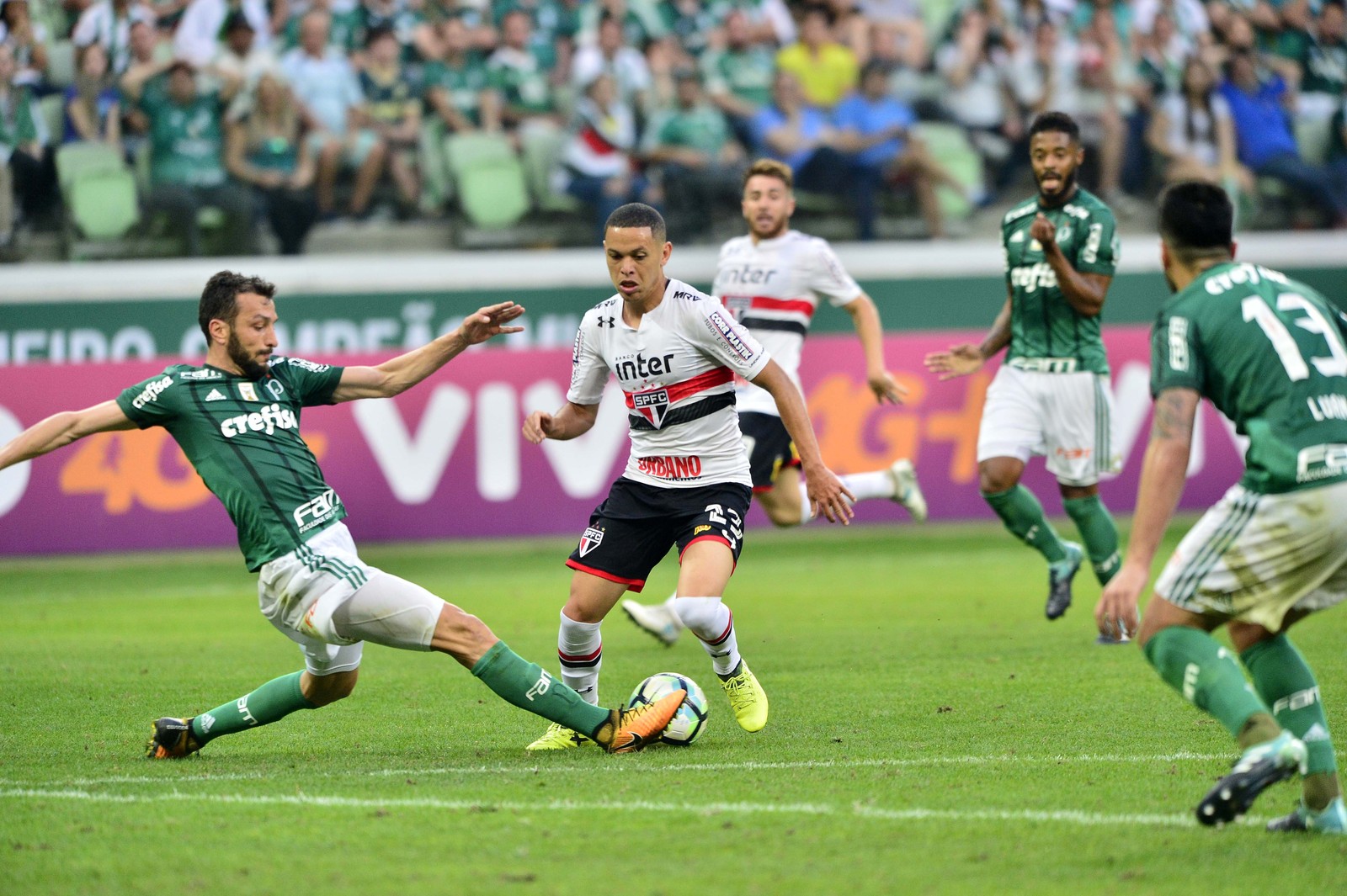  Dracena detalha desarme decisivo no clássico e comemora: 'Mais do que um gol'