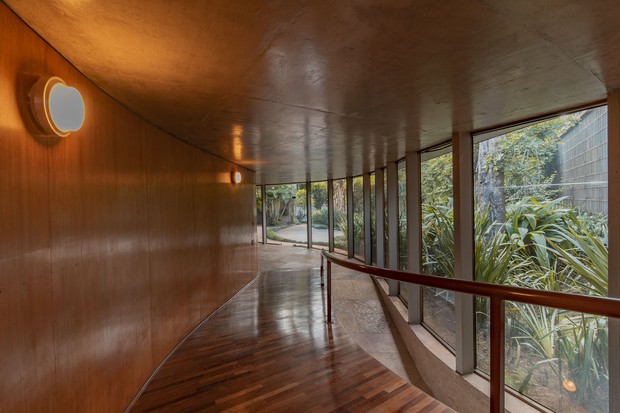 Casa em São Paulo assinada por Oscar Niemeyer está à venda por R$ 15 milhões (Foto: Divulgação)