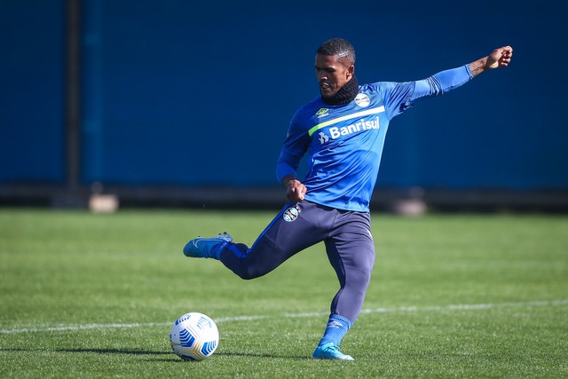 Grêmio planeja retornos de Kannemann, Maicon e Douglas Costa nos próximos dias