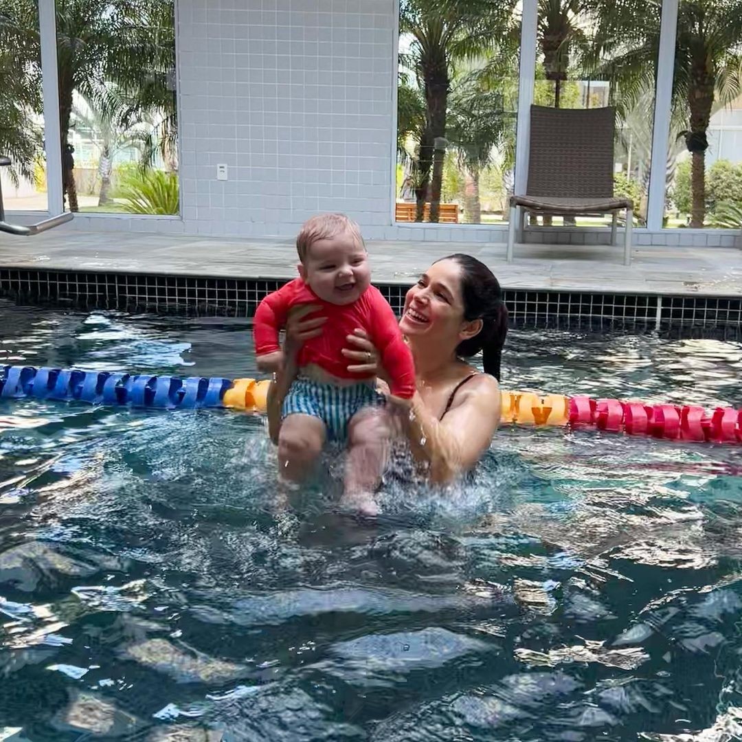 Sabrina Petraglia encanta a web ao mostrar primeira aula de natação do filho (Foto: Reprodução/ Instagram)