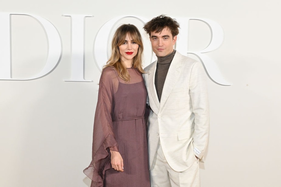 Robert Pattinson e Suki Waterhouse no desfile da Dior.