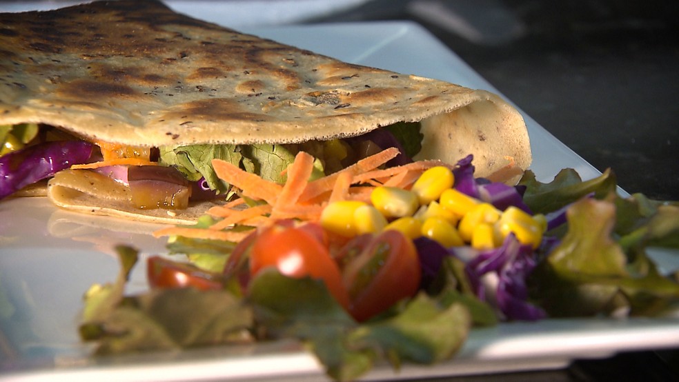 Recheio de crepe francês vegano leva berinjela — Foto: TV Paraíba/Reprodução