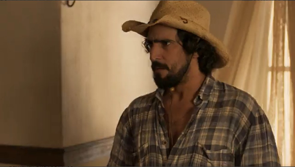 Em 'Pantanal', Zé Leôncio (Renato Góes) quer se vingar de Madeleine (Bruna Linzmeyer) — Foto: TV Globo