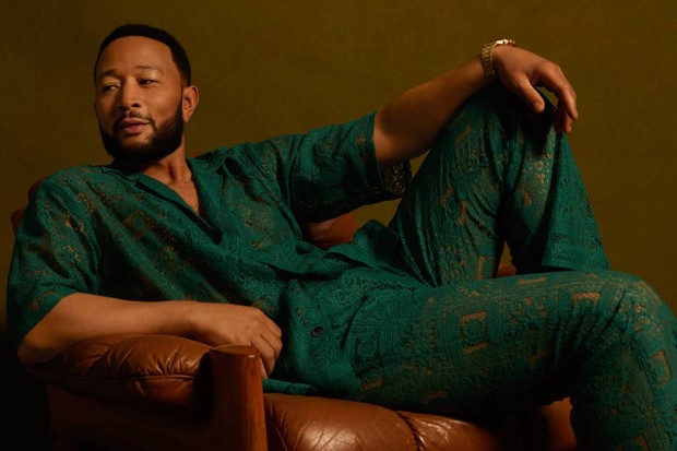 Chrissy Teigen diz que John Legend foi chamado de macaco por fotógrafo -  Quem