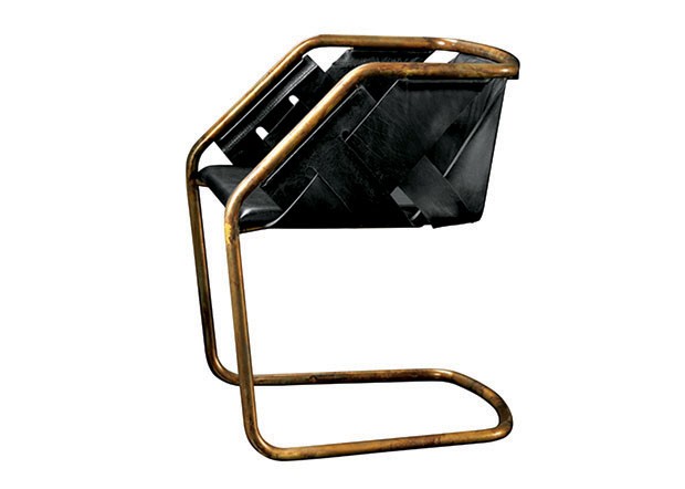 Cadeira Strip, de metal curvado e couro duplo cortado a laser, design Massimo Castagna para Henge, na Orbi Brasil, preço sob consulta (Foto: divulgação)