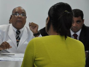Advogados dos réus fazem perguntas à ginecologista (Foto: Divulgação/Tribunal de Justiça)