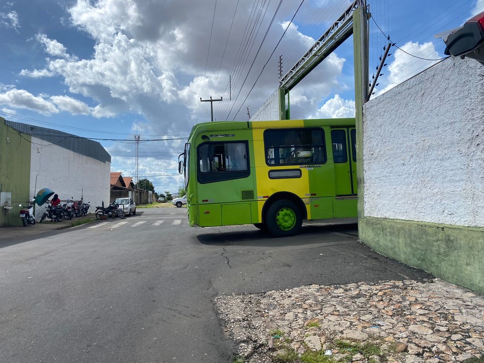 Ônibus voltam a circular após fim da greve em Teresina — Foto: Anielle Brandão / TV Clube
