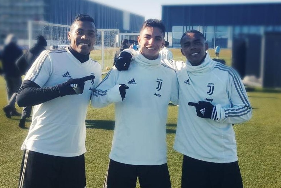 Os brasileiros Alex Sandro, Lucas Rosa e Douglas Costa em treino da Juventus &acirc;?? Foto: Arquivo pessoal/Lucas Rosa