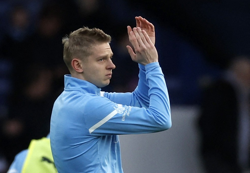 Zinchenko chora durante homenagem  Ucrnia da torcida no jogo entre Everton e City  Foto: Reuters