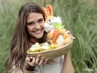 De volta à infância! Juliana Paiva ama a tradição do coelhinho de Páscoa; confira as fotos!