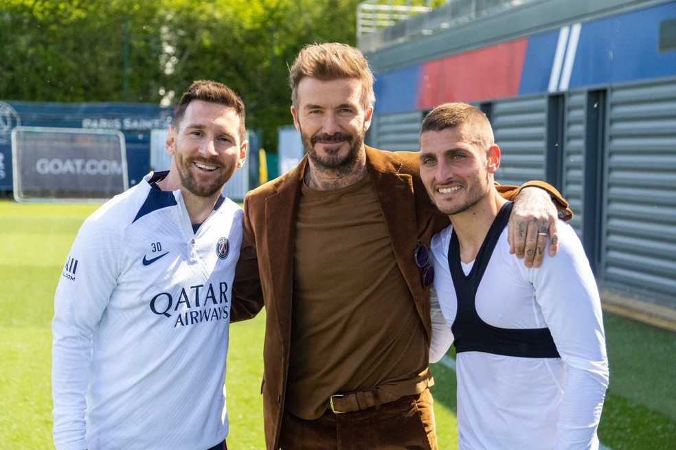 David Beckham visita treino do PSG e encontra Messi e Verratti — Foto: Divulgação