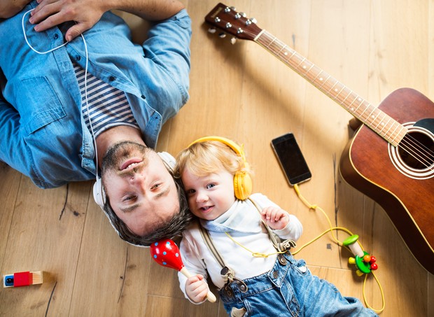 Estudo revela que as crianças podem ser influenciadas musicalmente, mas até determinada idade (Foto: Thinkstock)