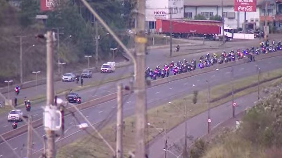 Passeio de moto do presidente Bolsonaro no Oeste de Santa Catarina — Foto: Reprodução/ NSC TV