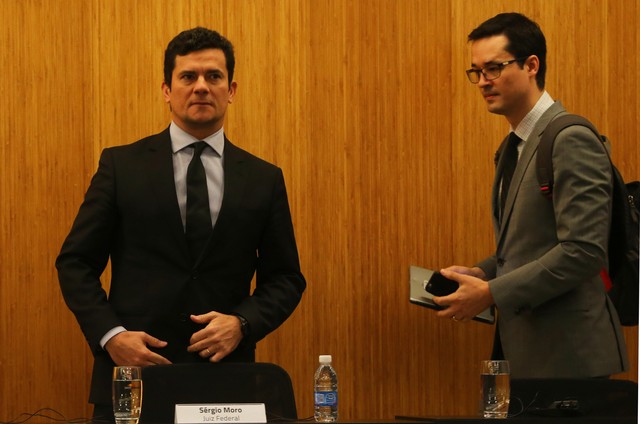 Alvos de ataques cibernéticos resistem em entregar seus celulares para investigação : Bela Megale