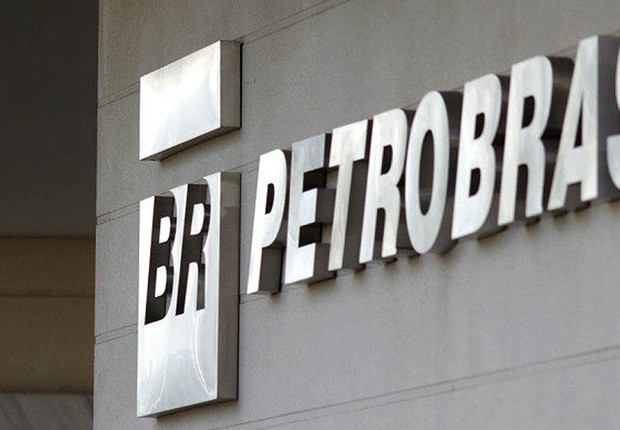Logo da Petrobras na fachada da sede da empresa, no Rio de Janeiro (Foto: Reprodução/Facebook)