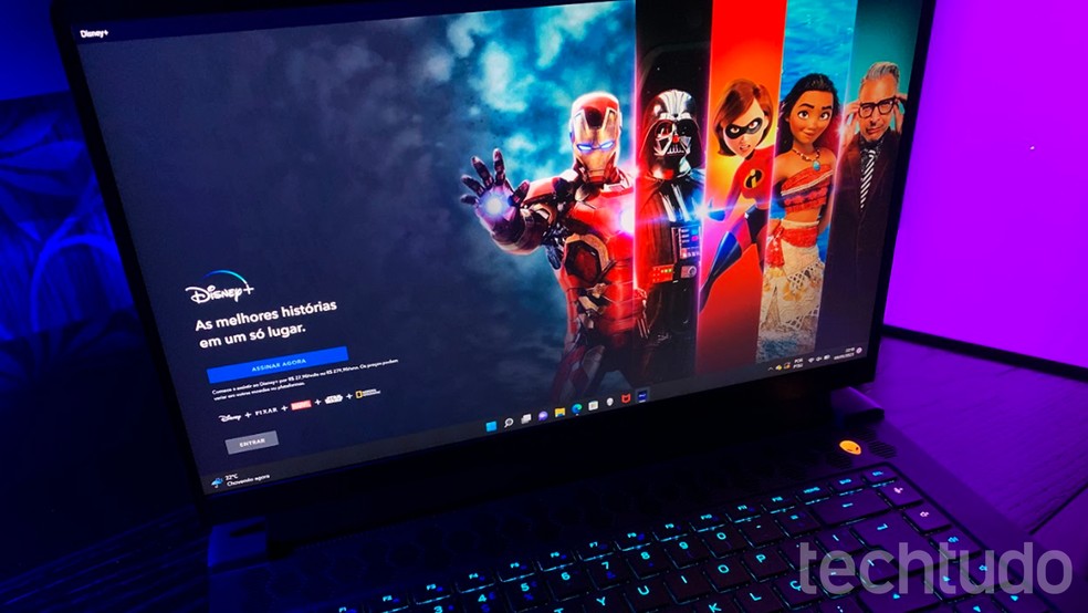 Com tela de 15,6 polegadas, Alienware m15 R7 é ótima opção para assistir a filmes, ver séries e jogar — Foto: Letícia Rosa/TechTudo