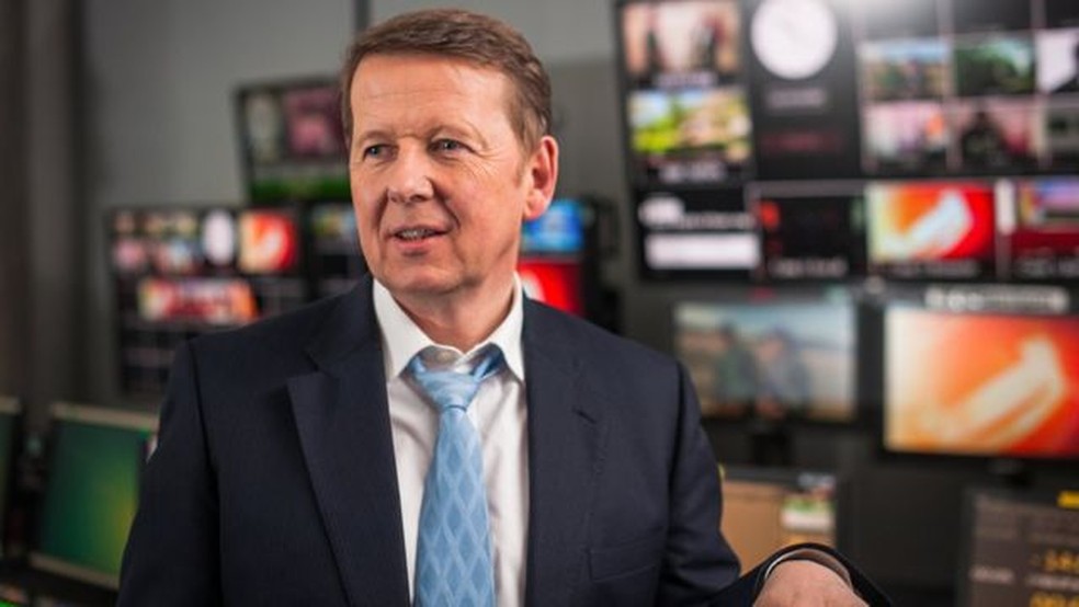 Turnbull apresentou o programa Breakfast da BBC One por 15 anos, depois migrou para a rádio Classic FM; ele morreu de câncer de próstata — Foto: BBC