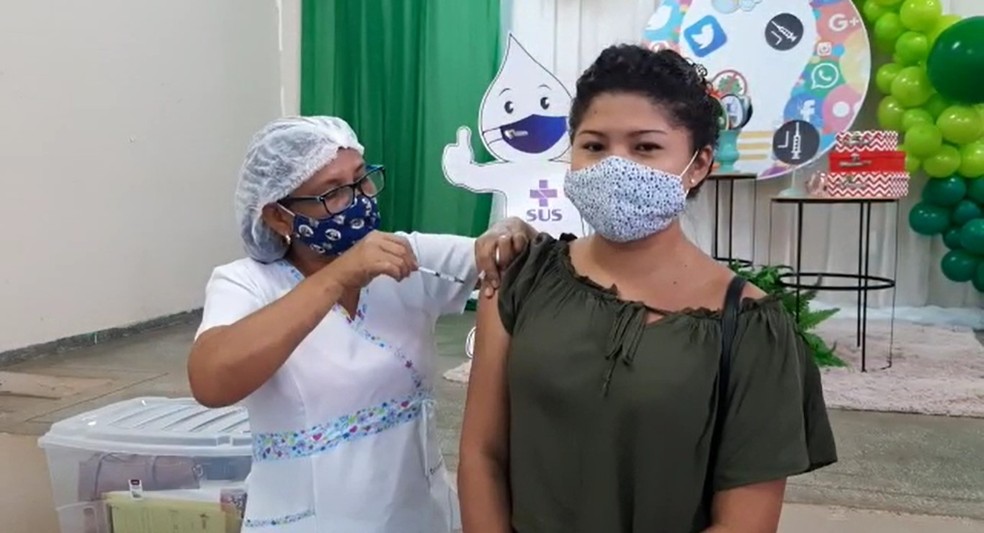 Presidente Figueiredo vacina pessoas a partir de 18 anos — Foto: Reprodução