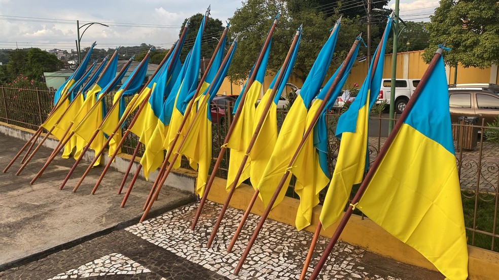 Moradores de Prudentópolis fazem ato em apoio à Ucrânia — Foto: Lucas Henning/RPC 