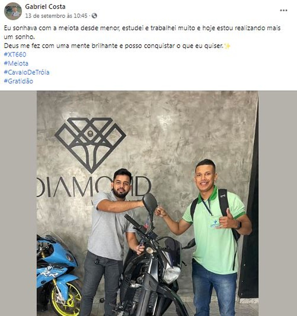 Gabriel Costa (à direita) morre após 15 dias de compra de motocicleta em Porto Velho — Foto: Facebook/ reprodução 