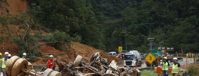 Deslizamento na BR-376: Buscas por desaparecidos entram no 4º dia — Foto: Foto: Divulgação/Albari Rosa/AEN