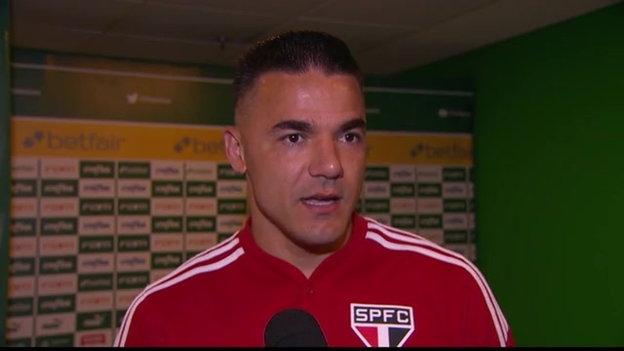 Felipe Alves comemora defesas e diz: 'São Paulo está bem servido de goleiros'