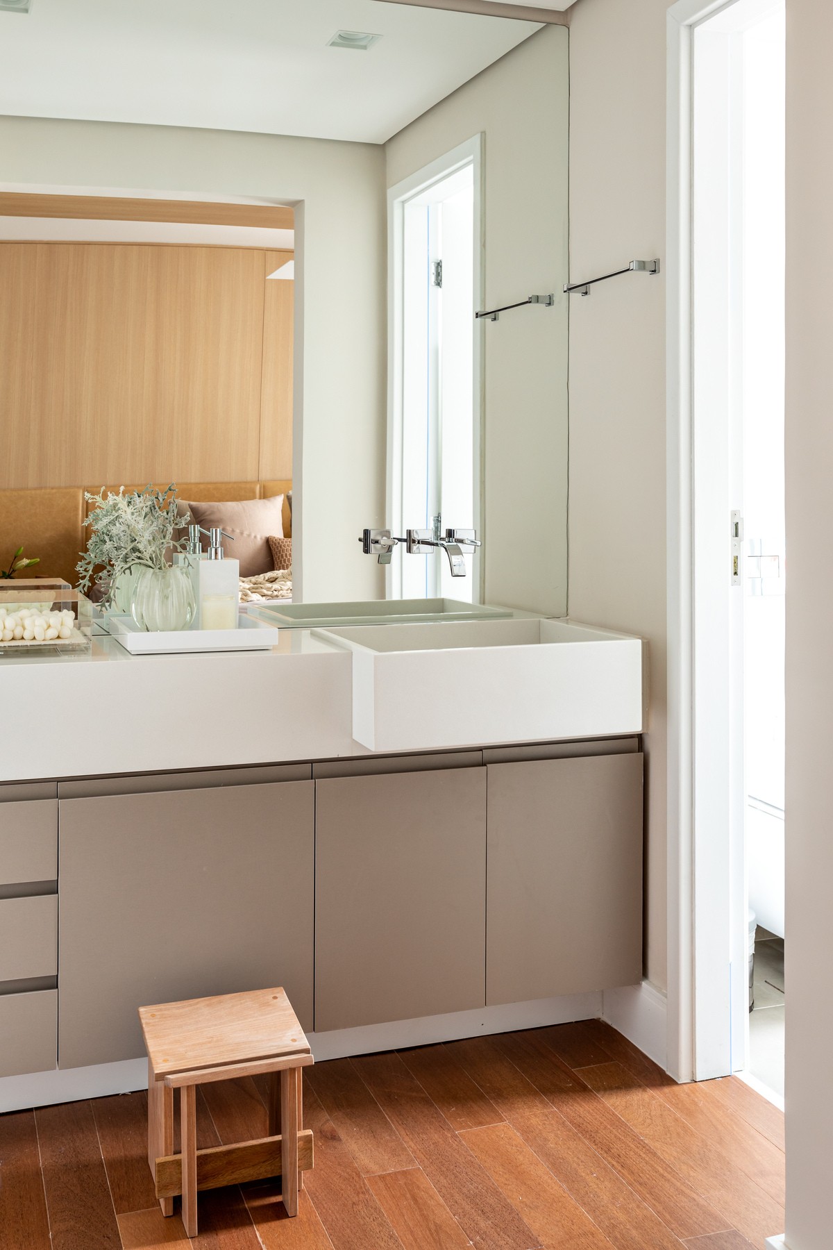 ROOM |  The sink is in the bedroom area to ensure more space in the environment (Photo: Fran Parente / Disclosure)