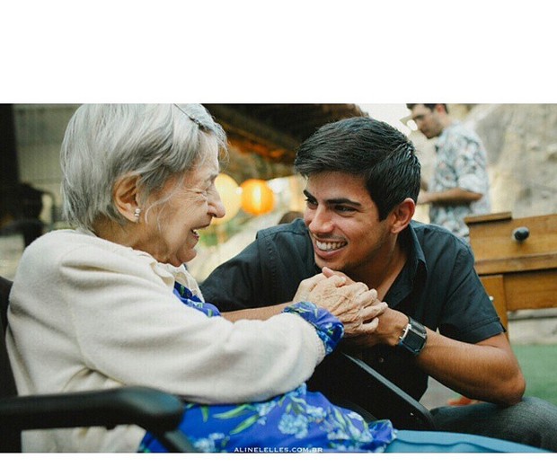 Pável Reymond e a avó (Foto: Reprodução/Instagram)