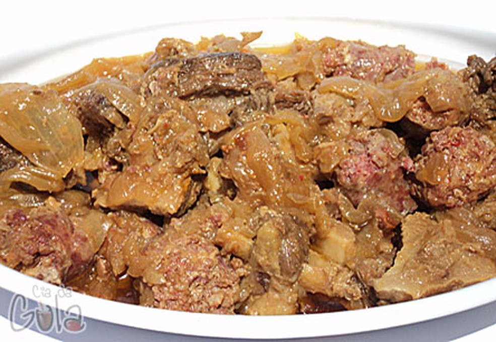 Costela No Bafo De Cebola Receitas Receitas Na panela de pressão, coloque a costela inteira, espalhe o sal grosso e a cebola cortada em rodelas grossas. costela no bafo de cebola