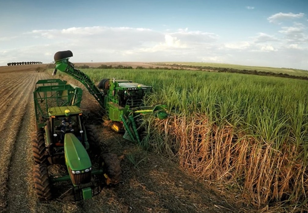 Mecanização foi um marco na história do setor sucroenergético no caminho para a sustentabilidade — Foto: Atvos/Divulgação