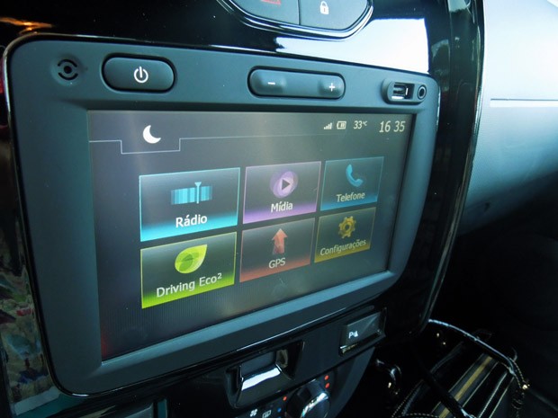 Sistema de conectividade Media NAV na Renault Duster Oroch (Foto: Luciana de Oliveira/G1)