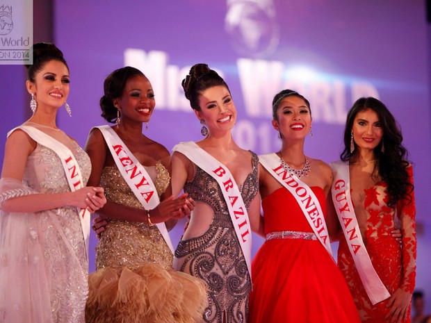 Brasileira Julia Gama (centro) foi semifinalista do concurso. (Foto: Divulgação)