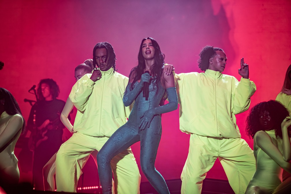 Dua Lipa dança e canta durante apresentação no Distrito Anhembi, em São Paulo — Foto: Fábio Tito/g1