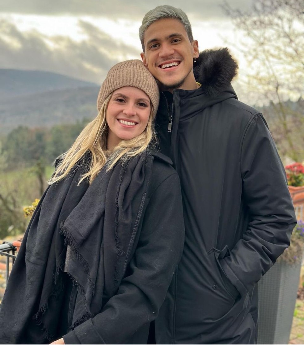 Fernanda, ao lado do atacante Pedro, em foto em sua rede social — Foto: Reprodução/Instagram