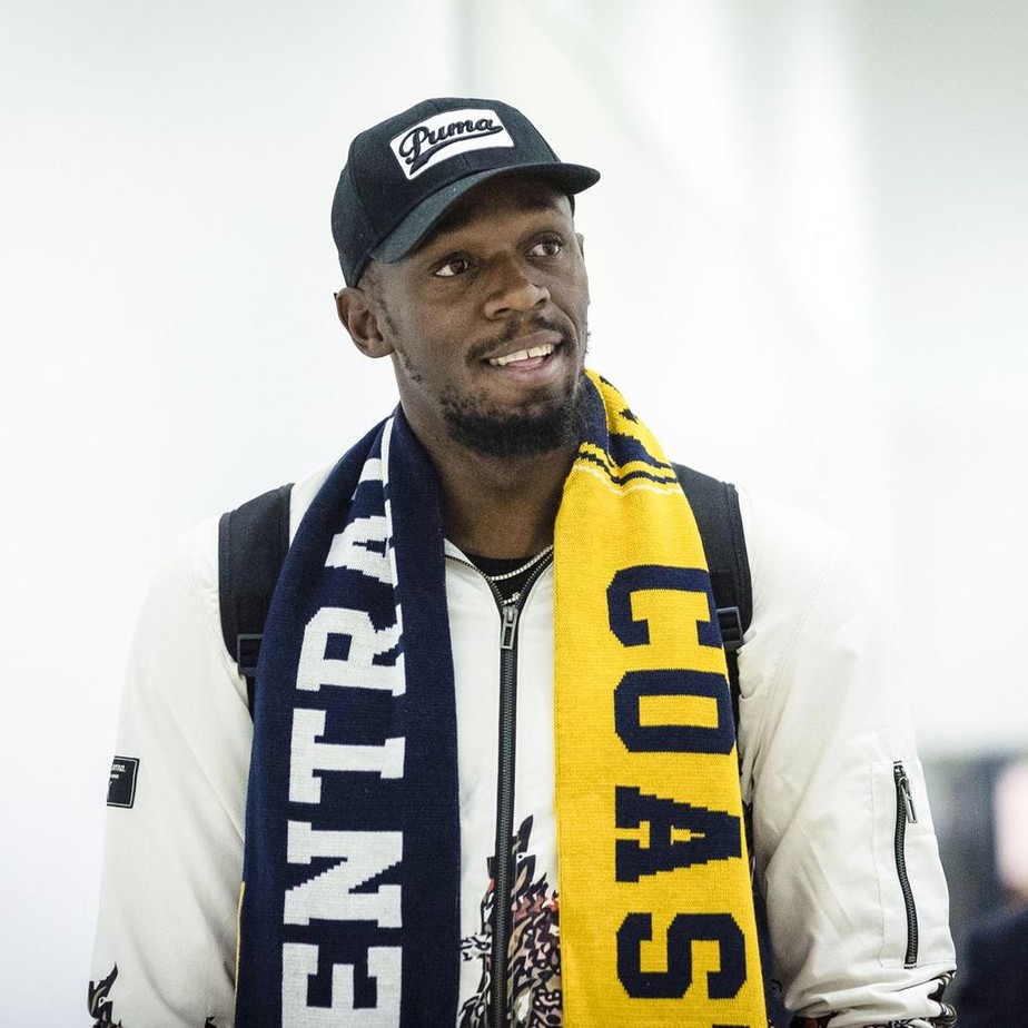 Bolt desembarca na AustrÃ¡lia sob festa da torcida do Central Coast Mariners
