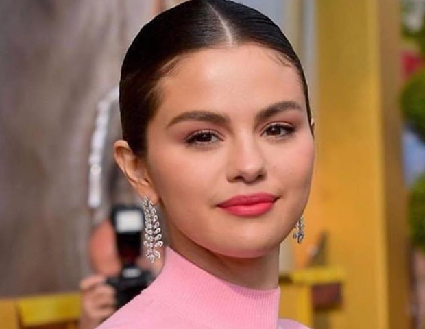 Selena Gomez explica lançamento de música e revela doação para o combate contra o coronavírus - Quem | QUEM News