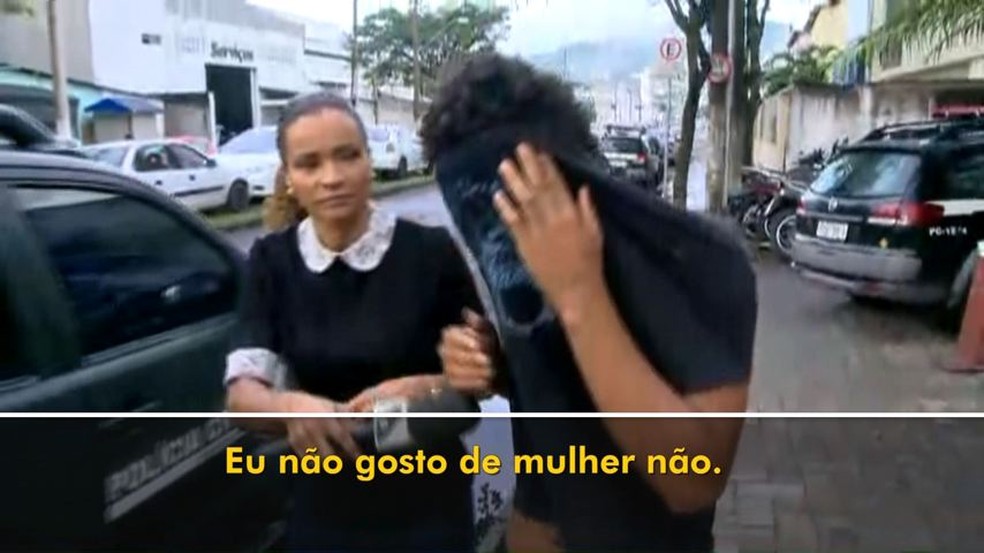 Homem Ã© preso por se masturbar ao lado de mulher dentro de Ã´nibus em VitÃ³ria â€” Foto: Luciney AraÃºjo/ TV Gazeta