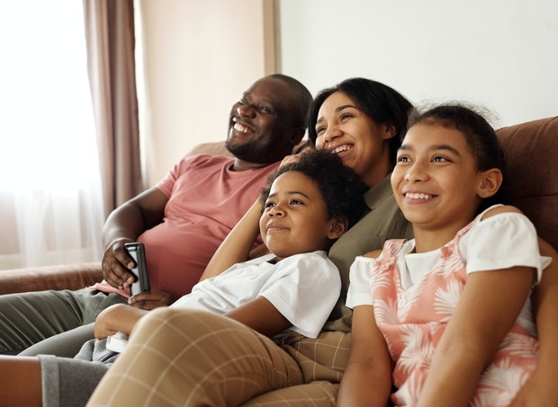 Filme em família (Foto: Foto de August de Richelieu no Pexels)