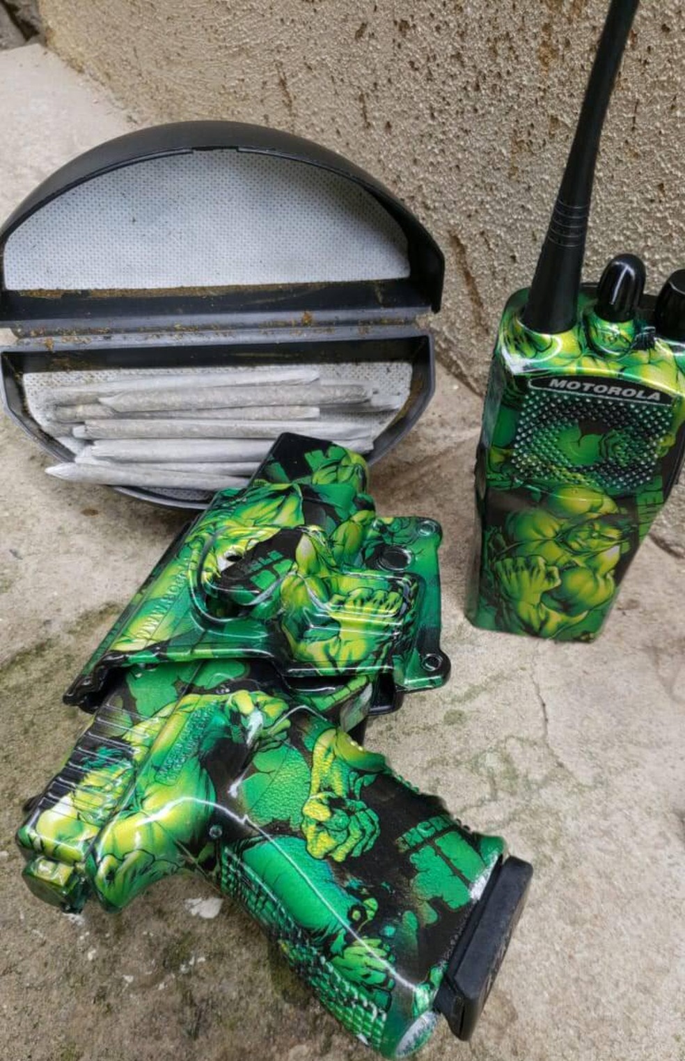 O kit de arma que pertencia aos traficantes da Ilha do Governador — Foto: Divulgação