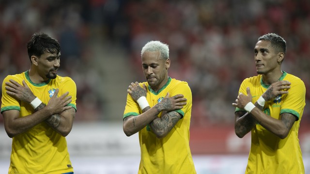Paquetá, Neymar e Raphinha comemoram gol da Seleção